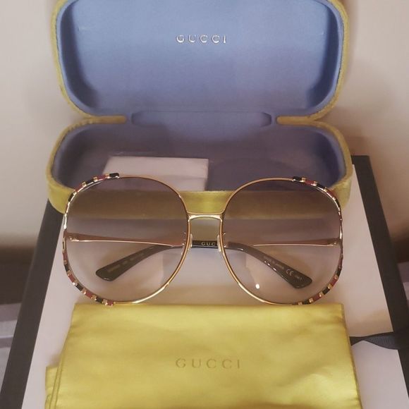 Gucci Gold Oversize Sunglasses - Picture 3 of 12